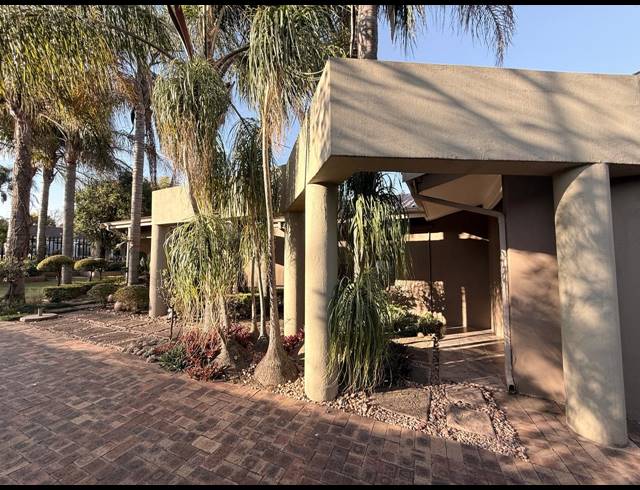 5 BEDROOM HOUSE FOR SALE IN HUTTENHEIGHTS